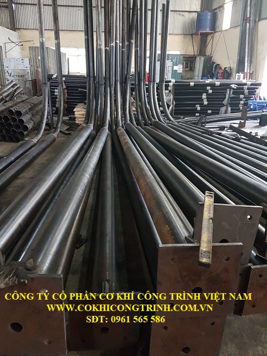 Cột cần vươn do Công ty CP Cơ khí Công trình Việt Nam sản xuất